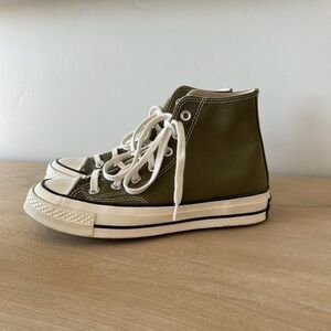 Dark moss Converse chuck 70 
Womens size 6 1/2 
Or Mens 4 1/2